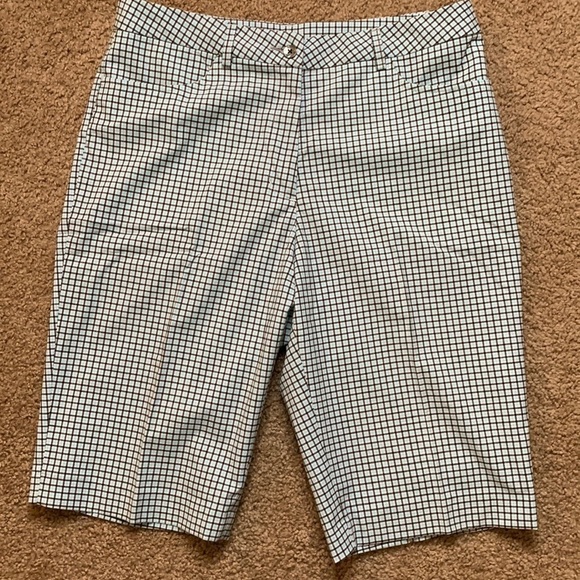 Monterey Club Women’s Bermuda shorts, good condition, size 10, checkerboard - Picture 1 of 4